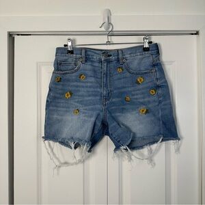 American Eagle Daisy Print Raw Hem Denim Shorts Size 6